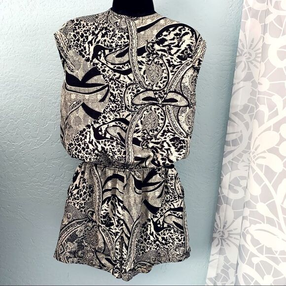 ANGL Black & Cream Abstract Pribt Surplice Short Romper Size Small - Picture 9 of 15